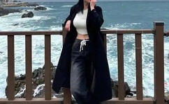 在野外被男人躁了一夜动图